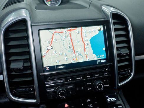 Used 2016 Porsche Cayenne image 46