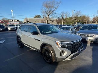 Certified 2025 Volkswagen Atlas Peak Edition SE video 1