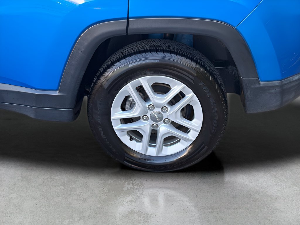Used 2018 Jeep Compass Sport w/ Mopar Graphics Package FWD image 4