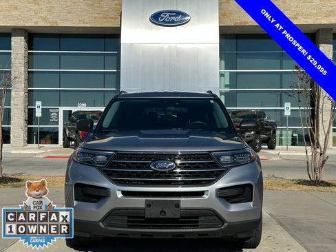 Used 2024 Ford Explorer XLT image 2