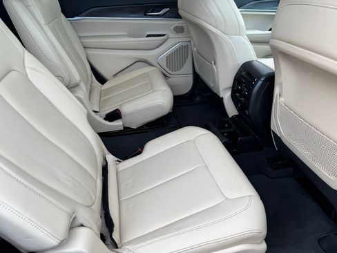 Used 2022 Jeep Grand Cherokee L Limited image 16