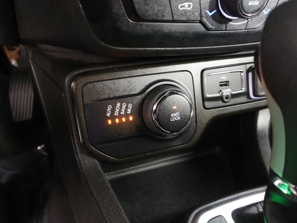 Used 2023 Jeep Renegade Latitude AWD/4WD image 45