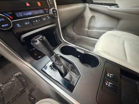 Used 2016 Toyota Camry XLE w/ Moonroof Package FWD image 21