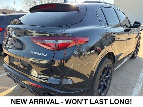 Used 2022 Alfa Romeo Stelvio Veloce image 4