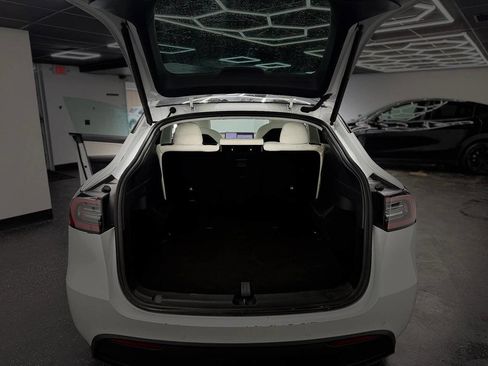 Used 2022 Tesla Model Y Long Range image 5