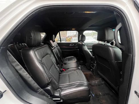 Used 2017 Ford Explorer Platinum image 11