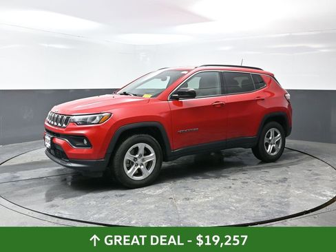 Used 2024 Jeep Compass Latitude image 10