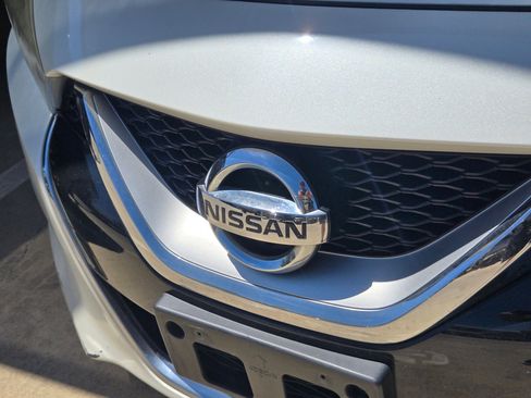 Used 2017 Nissan Maxima Platinum FWD image 4