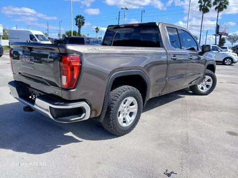 Used 2019 GMC Sierra 1500 SLE w/ SLE Value Package image 4