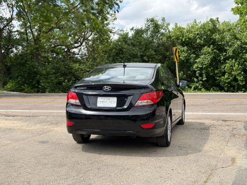 Used 2013 Hyundai Accent GLS w/ Premium Pkg FWD image 10