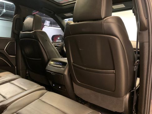 Used 2023 Cadillac Escalade ESV Premium Luxury AWD/4WD image 50