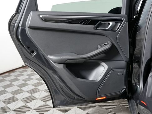 Certified 2023 Porsche Macan S AWD/4WD image 36