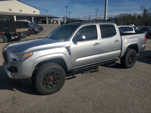 Used 2022 Toyota Tacoma SR image 6