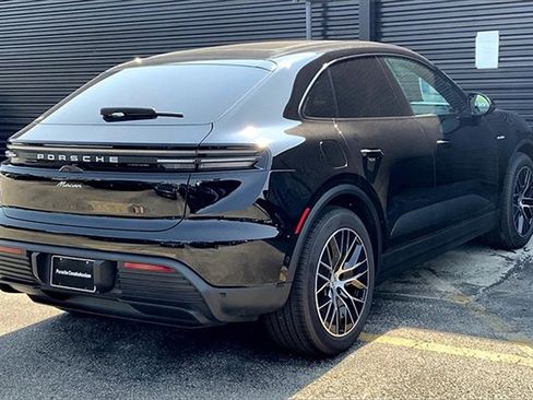 Used 2025 Porsche Macan Electric image 10