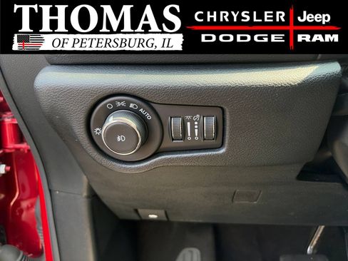 Used 2025 Chrysler Pacifica Select FWD image 14