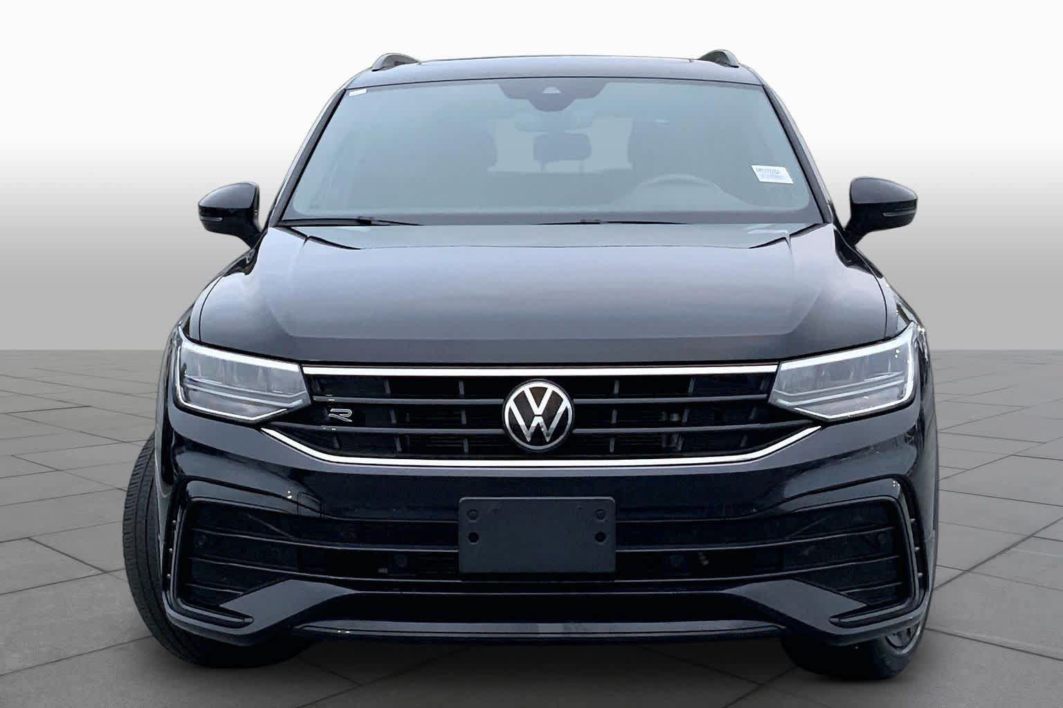 Used 2024 Volkswagen Tiguan SE R-Line FWD image 4