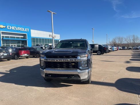 Used 2020 Chevrolet Silverado 2500 LT image 2