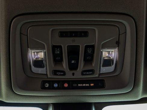 Used 2020 GMC Sierra 3500 Denali w/ Denali Ultimate Package image 29