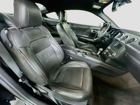 Used 2017 Ford Mustang Coupe RWD image 27