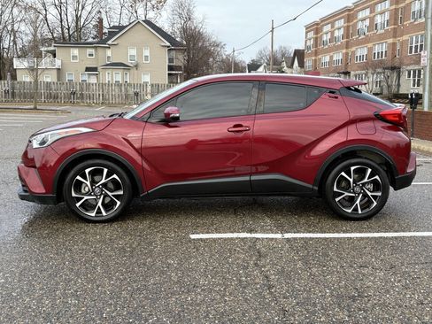 Used 2019 Toyota C-HR XLE image 20