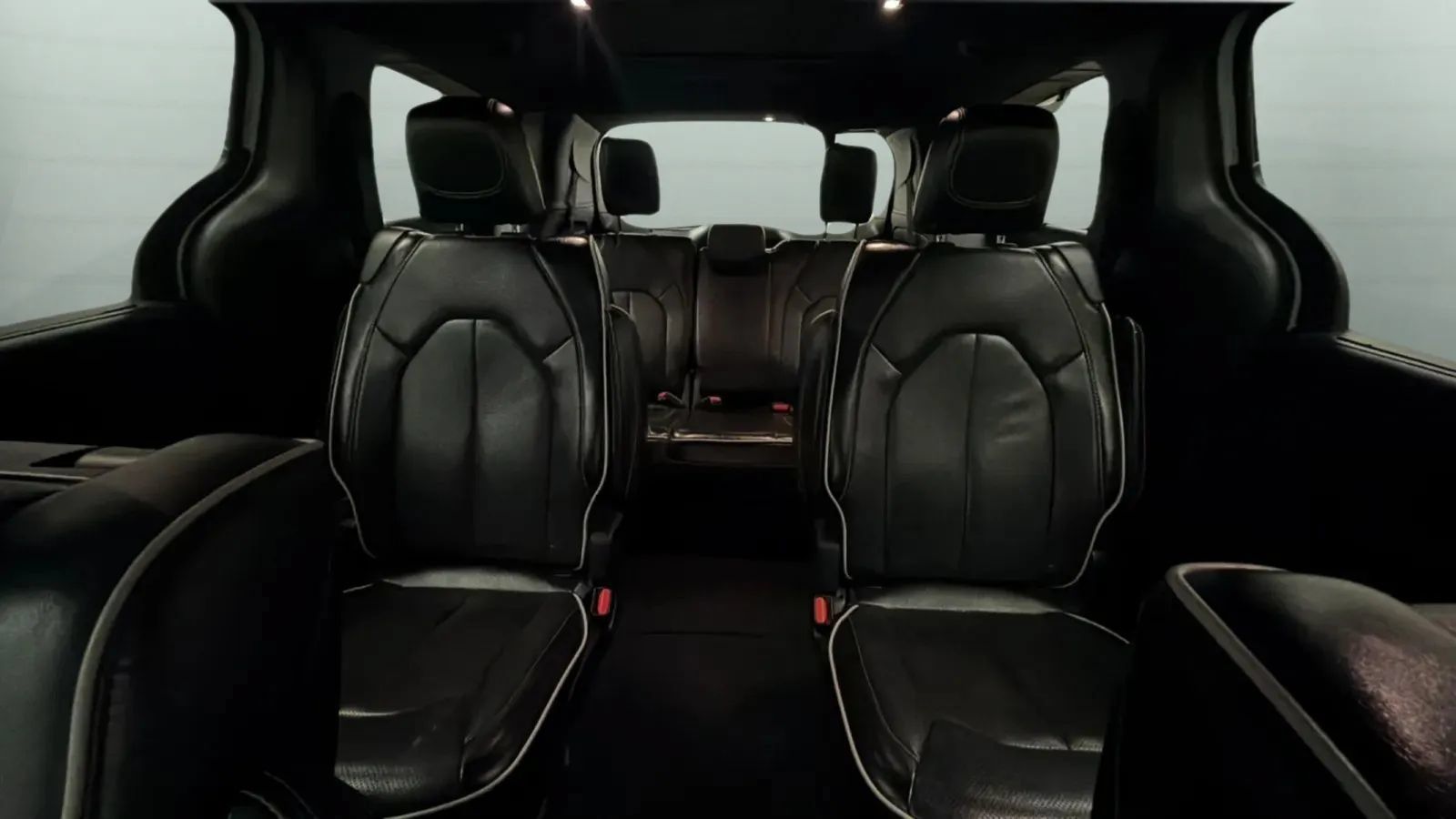 Used 2018 Chrysler Pacifica Limited w/ Advanced Safetytec Group FWD image 18