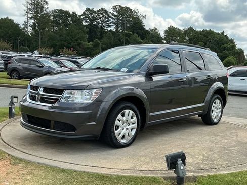 Used 2020 Dodge Journey SE FWD image 3