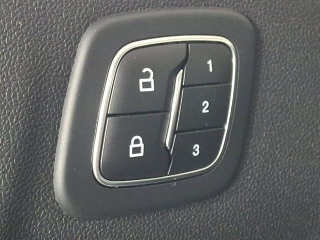 Used 2023 Ford Escape Platinum AWD/4WD image 25