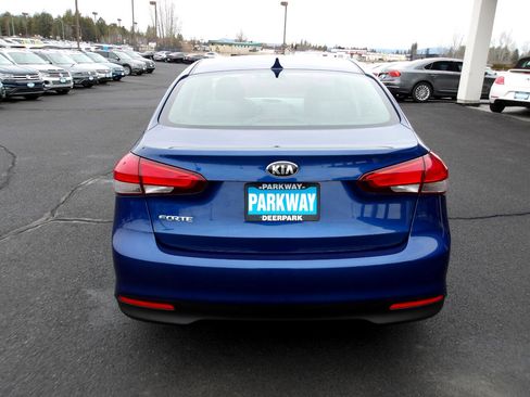 Used 2017 Kia Forte LX w/ LX Popular Package image 4