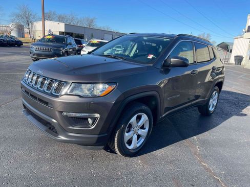 Used 2018 Jeep Compass Latitude w/ Cold Weather Group image 2