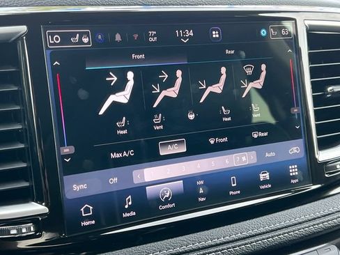 Used 2024 Chrysler Pacifica Limited FWD image 29