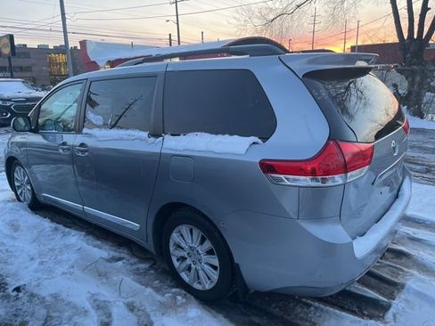 Used 2014 Toyota Sienna Limited image 3