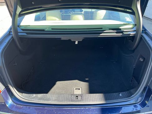 Used 2013 Mercedes-Benz E 350 4MATIC Sedan image 25