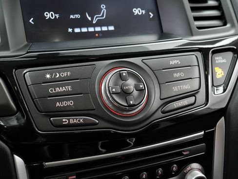 Used 2019 Nissan Pathfinder SV AWD/4WD image 16