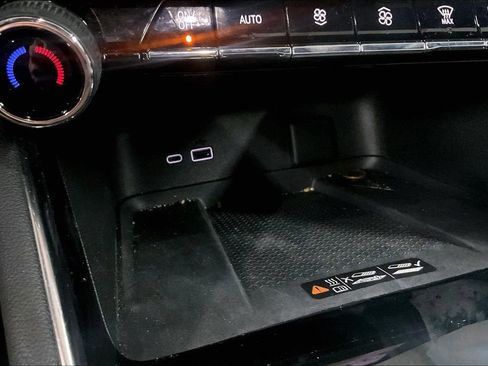 Used 2024 Chevrolet Traverse RS image 19