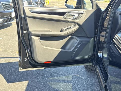 Used 2024 Porsche Macan image 16