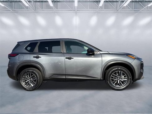 Used 2023 Nissan Rogue S image 3