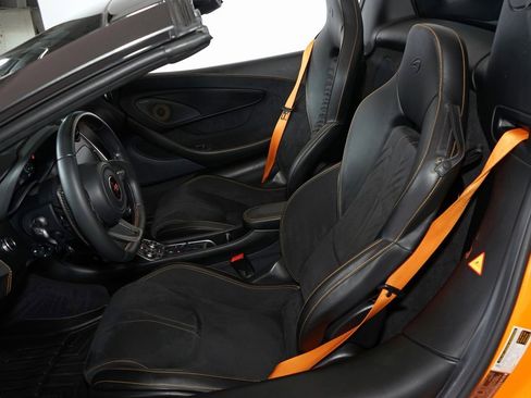 Used 2018 McLaren 570S Spider image 13