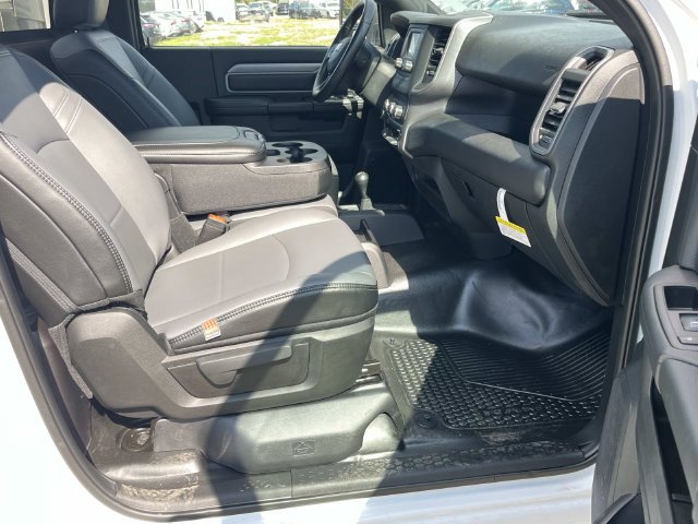New 2024 RAM 3500 Tradesman AWD/4WD image 18