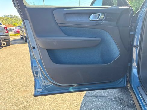 Used 2023 Volvo XC40 Recharge Ultimate AWD/4WD image 11