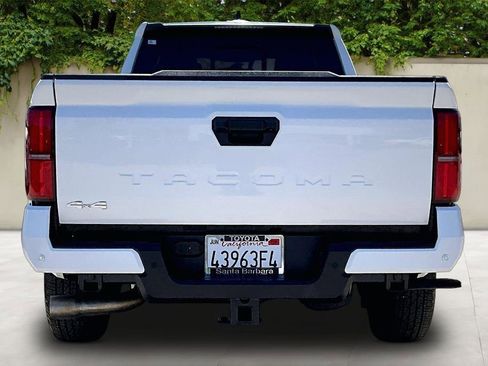 Certified 2025 Toyota Tacoma SR5 w/ SR5 Upgrade Package AWD/4WD image 6