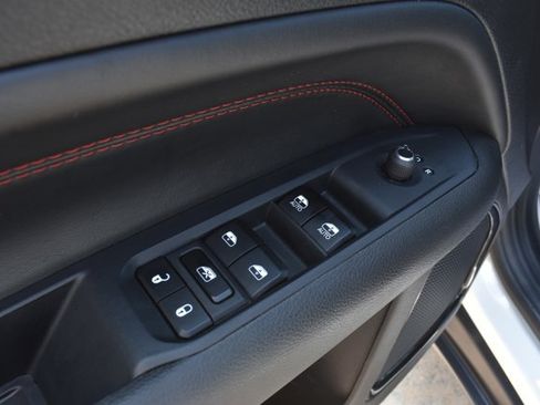 Used 2025 Jeep Compass Trailhawk AWD/4WD image 15