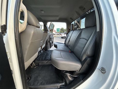 Used 2018 RAM 3500 Tradesman w/ Chrome Appearance Group RWD image 19