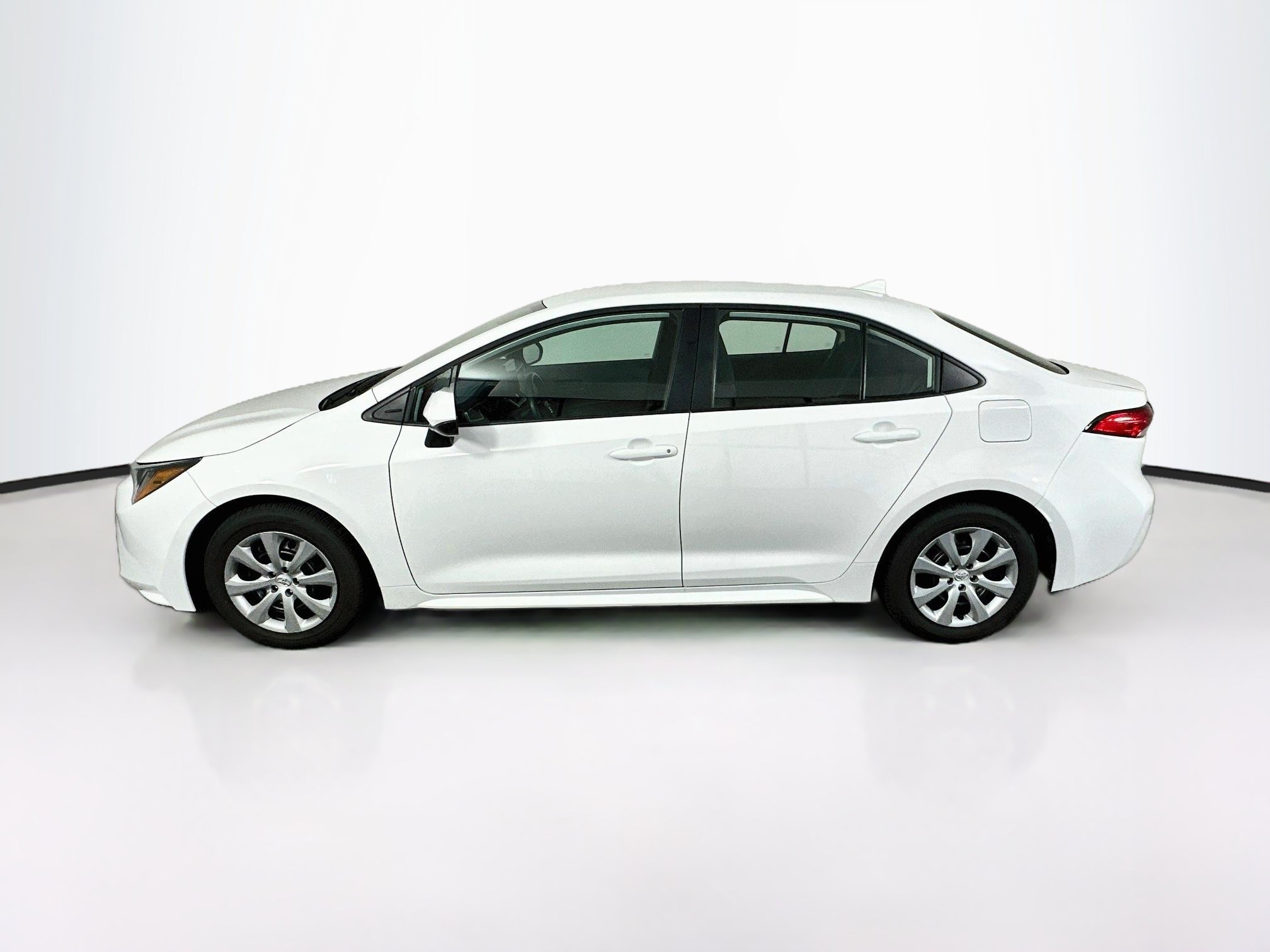 Used 2026 Toyota Corolla LE FWD image 4