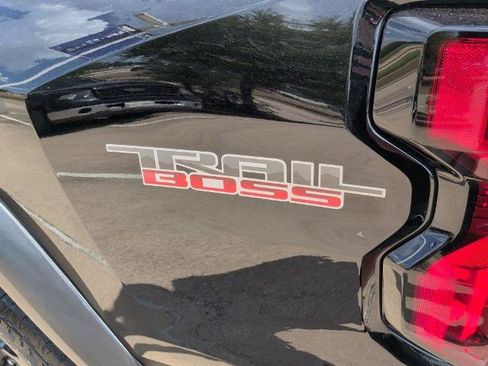 Used 2023 Chevrolet Colorado Trail Boss AWD/4WD image 31