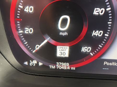 Used 2021 Volvo XC90 T6 Momentum w/ Climate Package image 25