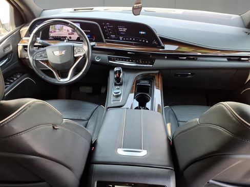 Used 2023 Cadillac Escalade Premium Luxury AWD/4WD image 13