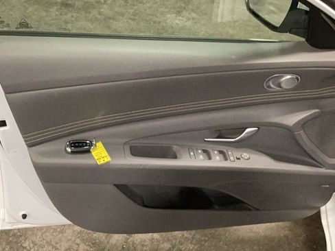 Used 2021 Hyundai Elantra SEL w/ Convenience + Premium Package image 13