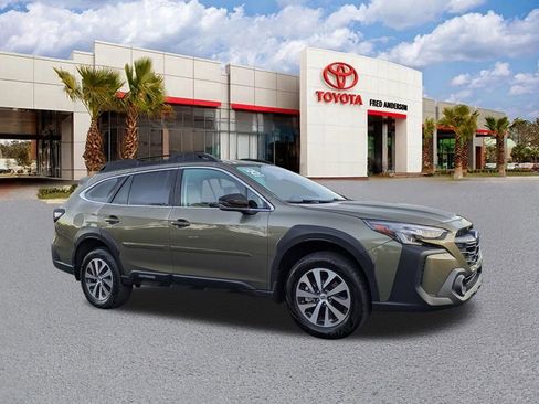 Used 2025 Subaru Outback Premium AWD/4WD image 1