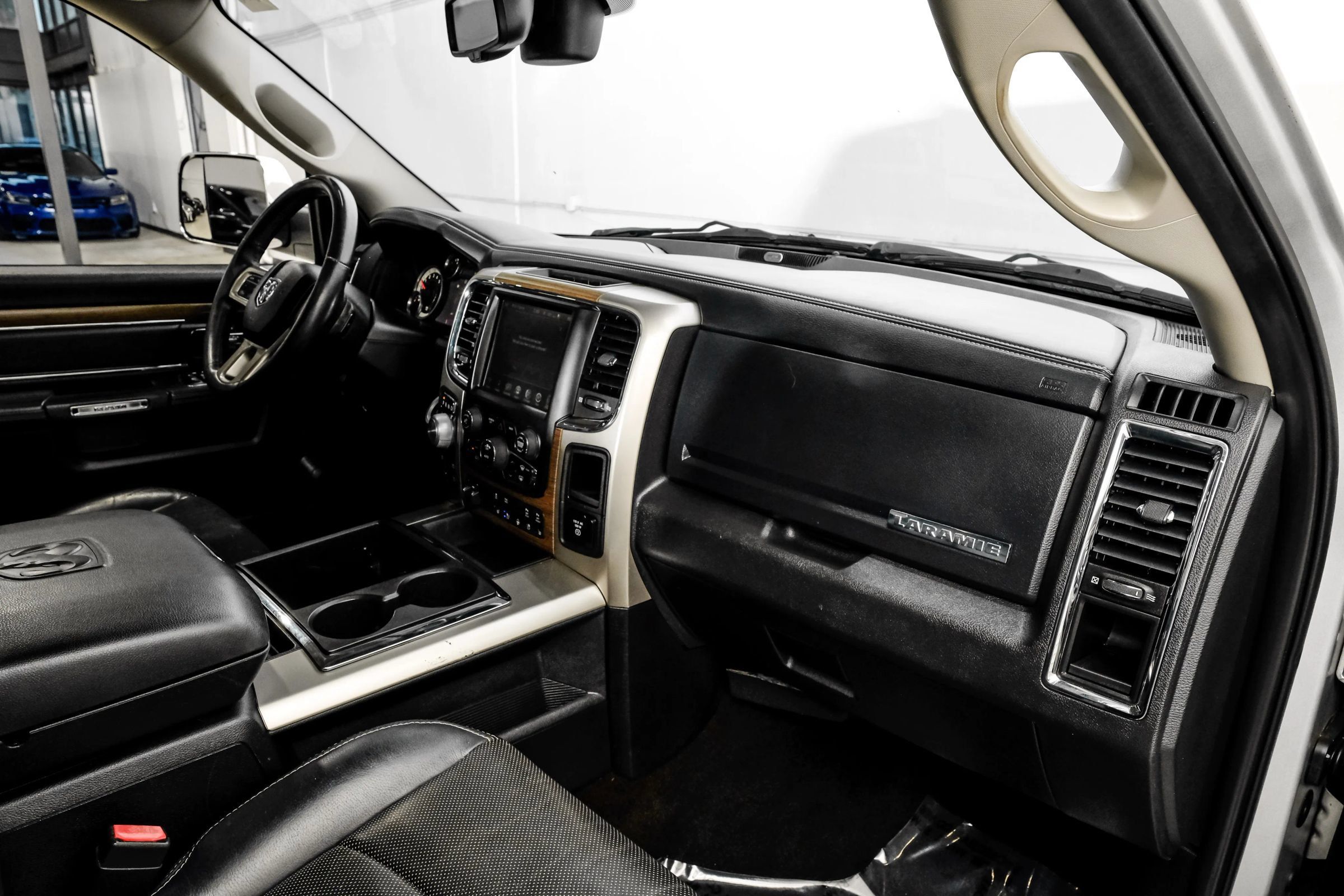 Used 2015 RAM 1500 Laramie w/ Convenience Group AWD/4WD image 17