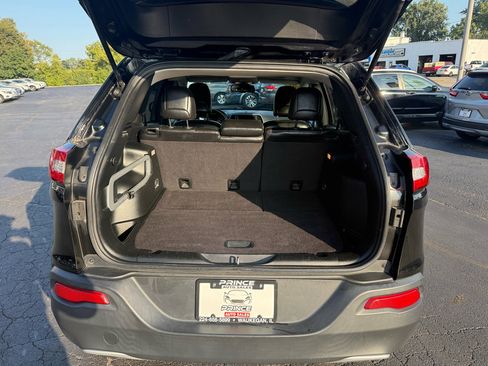 Used 2017 Jeep Cherokee Limited image 10